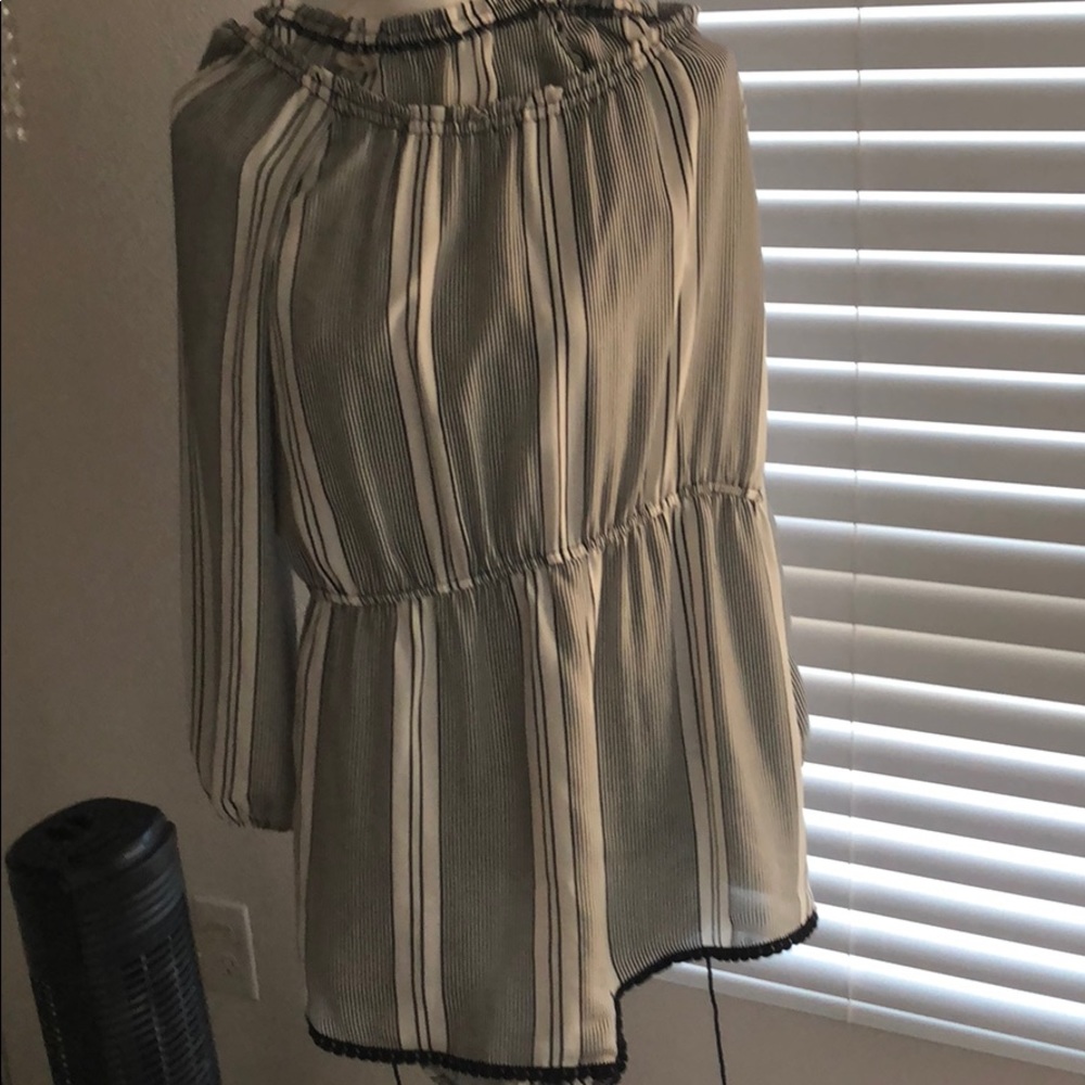 Super cute light long sleeve romper!